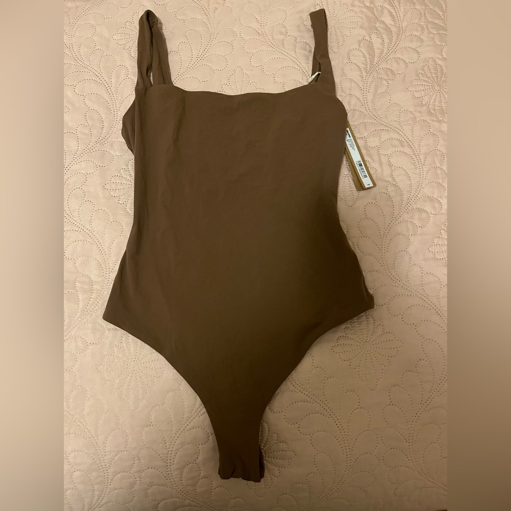 NWT SKIMS Fits Everybody Square Neck Bodysuit - S